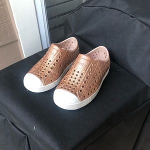 Gold glitter natives